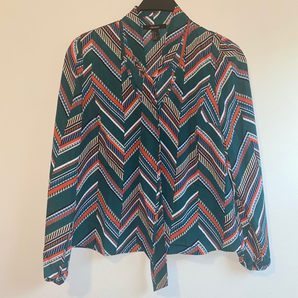 Forever 21 long sleeve shirt size M